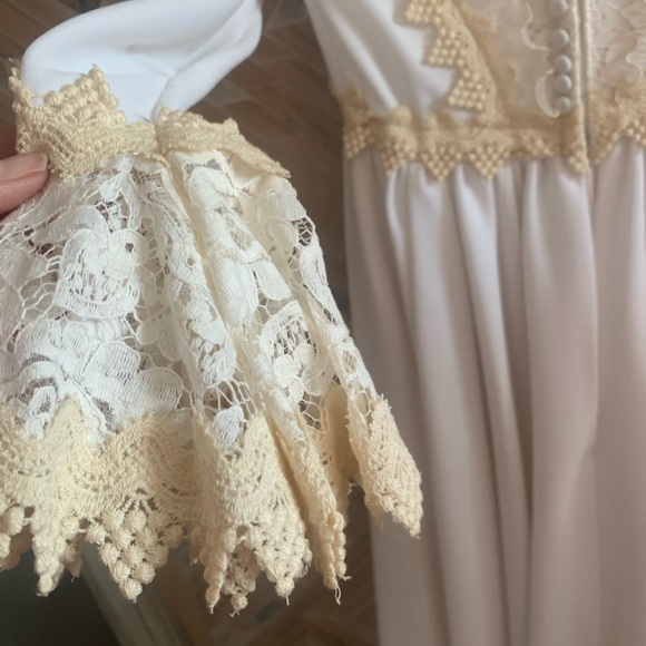 Vintage Alfred Angelo wedding gown. Designed by Edythe Vincent. - Picture 4 of 8